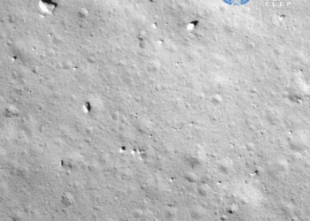 This picture taken on December 1, 2020 and released on December 2, 2020 by the China National Space Administration (CNSA) via CNS shows an image taken by the camera attached to the Chang'e-5 spacecraft during its landing process on the moon. - An unmanned Chinese spacecraft landed on the Moon on December 1, state media reported, the latest milestone in a mission to collect samples from the lunar surface. (Photo by - / China National Space Administration (CNSA) via CNS / AFP) / China OUT