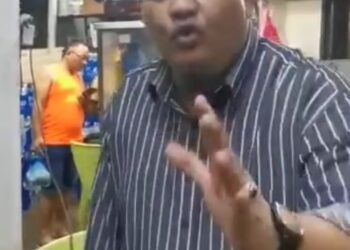 TANGKAP layar rakaman video  yang tular di TikTok menunjukkan seorang lelaki memarahi MBSP dan mendakwa agensi PBT itu berkompromi dengan peniaga warga asing yang menjalankan perniagaan tanpa lesen yang sah.