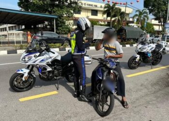PENUNGGANG motosikal antara pengguna jalan raya yang dikesan paling banyak melanggar isyarat lampu merah dalam Ops Merah di SPT dan SPS, Bukit Mertajam, Pulau Pinang baru-baru ini.