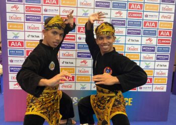 MUHAMMMAD Danial Azray Noorazizan dan Muhammmad Danial Azrol apabila berjaya melakar sejarah meraih emas dalam acara silat seni ganda lelaki Sukan SEA Kemboja