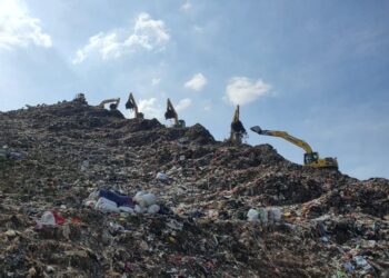 TIMBUNAN sampah di Tapak Pelupusan Sampah Bersepadu Bantargebang di Bekasi, Jawa Barat. - AGENSI