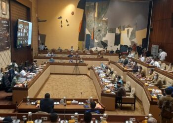MESYUARAT yang dilakukan antara DPR, Kementerian Dalam Negeri, KPU dan Bawaslu di Parlimen di Jakarta, Indonesia. - AGENSI