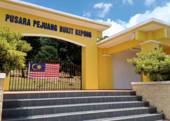 Pintu masuk atau gerbang ke Pusara Pejuang Bukit Kepong yang dinaik taraf di Muar, Johor.