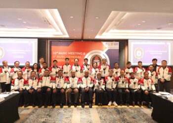 PEKAN bersama deligasi dalam Mesyuarat AUSC kali ke-35 dan Mesyuarat Agong Tahunan AUSC kali ke-5 di Surabaya, Indonesia semalam.