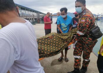 MANGSA yang ditemukan mati lemas setelah jatuh laut ketika menangkul ikan di perairan Pulau Pangkor di Lumut hari ini. - UTUSAN/IHSAN JBPM
