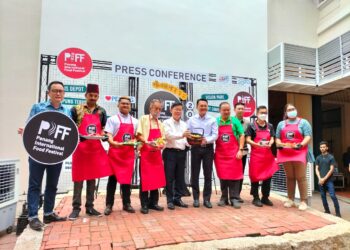 CHOW Kon Yeow pada sidang akhbar mengenai Penang International Food Festival 2023, di Lebuh Pantai, George Town, Pulau Pinang hari ini.