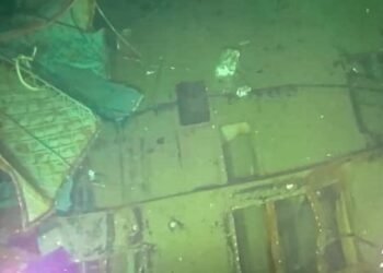 SEBAHAGIAN serpihan kapal selam KRI Nanggala-402 yang ditemukan, baru- baru ini. - AGENSI