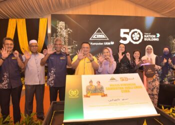 TUANKU  Syed Faizuddin Putra Jamalullail berkenan merasmikan Majlis Kemuncak Sambutan Jubli Emas Ulang Tahun ke-50 Cement Industries Of Malaysia (CIMA) Berhad di Bukit Keteri, Chuping, Perlis  hari ini.-UTUSAN