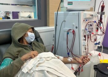 NAHZATUSSHIMA Kamarudin ketika mendapatkan rawatan penyakit buah pinggang tahap akhir yang dihidapinya di sebuah pusat rawatan dialisis di Shah Alam, Selangor.