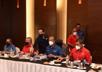 MUHYIDDIN Yassin hadir dalam Mesyuarat Bersatu Johor di Shah Alam, Selangor, kelmarin.