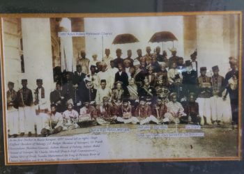 Gambar Sultan Ahmad Al-Muadzam Shah berpakaian baju Melayu Teluk Belanga bersama pembesar baginda dan Raja-raja Melayu serta pegawai Inggeris selepas persidangan Raja-raja Melayu (Durbar) pertama di Kuala Kangsar, Perak pada 13 hingga 17 Julai 1897. - GAMBAR IHSAN MOHAMAD AWIK