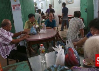 TIADA sebarang urusan jual beli dibenarkan ketika waktu Maghrib di Aceh. - AGENSI