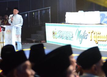 ANWAR Ibrahim ketika berucap merasmikan Majlis Tilawah dan Hafazan Al-Quran Peringkat Kebangsaan (MTHQK) Negeri Pulau Pinang di Pusat Konvesnyen PICCA @ Arena Butterworth, Pulau Pinang malam ini. - Pic: IQBAL HAMDAN