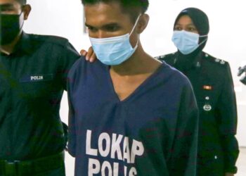 Tertuduh dibawa ke Mahkamah Sesyen,   Kota Bharu hari ini atas pertuduhan mendedahkan seorang kanak-kanak kepada dadah. -FOTO ZULHANIFA SIDEK