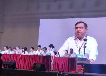 ANTHONY LOKE Siew Fook ketika berucap merasmikan Konvensyen Tahunan Negeri DAP Pulau Pinang 2023 di Butterworth, Pulau Pinang hari ini.