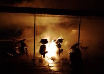 KEADAAN kebakaran yang memusnahkan sebanyak 15 buah motosikal dalam kejadian di Flat Tuna D4, Jalan Seberang Jaya, Pulau Pinang awal pagi tadi.