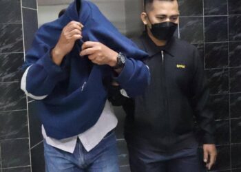 SEORANG anggota polis marin berpangkat Sarjan mengaku tidak bersalah di Mahkamah Sesyen Khas Rasuah Butterworth, Pulau Pinang hari ini atas 21 pertuduhan menerima suapan berjumlah RM2,530 daripada seorang individu, enam tahun lalu. - Pic IQBAL HAMDAN