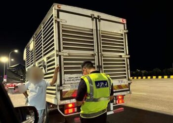 JPJ Pulau Pinang mengeluarkan sebanyak 17 notis saman kepada pemandu kenderaan perdagangan yang dikesan memandu laju di lorong kanan secara berterusan dalam operasi khas di Bukit Mertajam kelmarin.