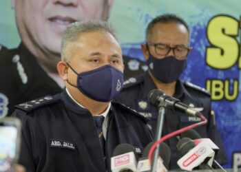 ABD. Jalil Hassan pada sidang akhbar di IPD Gombak, semalam. - FOTO/AMIR KHALID