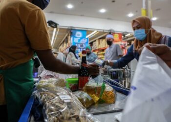 KEBELAKANGAN ini berlaku kenaikan harga barangan secara drastik sehingga mencapai tahap merisaukan rakyat. – UTUSAN/AFIQ RAZALI