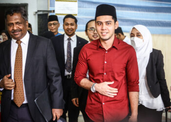 HAFIDZ Roshdi tiba di Mahkamah Rendah Syariah Shah Alam berikutan kes sebutan perceraian bersama pasangannya, Nurul Shuhada Mat Shukri. FOTO/AFIQ RAZALI