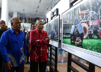 AHMAD Zahid Hamidi ketika taklimat pembangunan Felcra Berhad di Wisma Felcra, Kuala Lumpur. - UTUSAN/AFIQ RAZALI