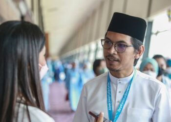 MUHAMMAD Kamil Abdul Munim ketika ditemu bual Utusan Malaysia ketika Kongres Nasional PKR Ke-16 di Shah Alam. - UTUSAN/AFIQ RAZALI