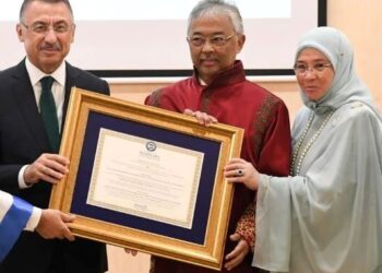 Al-Sultan Abdullah Ri’ayatuddin Al-Mustafa Billah Shah berkenan menerima penganugerahan Ijazah Kedoktoran Kehormat oleh Universiti Marmara, Turkiye,