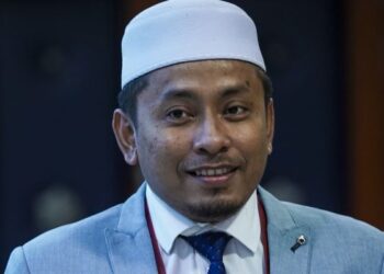 AHMAD FADHLI SHAARI