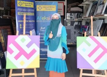 NURUL Amyrah Nazwa Abdullah di hadapan Munirah Art Gallery di Penampang, Kota Kinabalu.