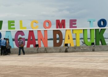 WATER Front Bagan Datuk terletak berdekatan dengan Sungai Perak. 