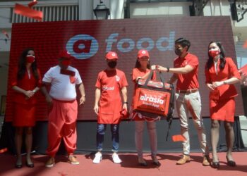 TONY Fernandes pada majlis pengumuman pelantikan Tan Suan Sear sebagai Ketua Kumpulan Airasia Food di Straits Quay, hari ini.