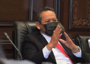 AMINUDDIN Harun bercakap dalam sidang akhbar selepas mempengerusikan Mesyuarat Mingguan Exco Kerajaan Negeri di Wisma Negeri, Seremban, hari ini. - FOTO/BADRUL HAFIZAN MAT ISA