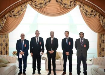 ISMAIL Sabri Yaakob (tengah) menerima kunjungan hormat daripada Presiden dan Ketua Pegawai Eksekutif Ericsson Group, Börje Ekholm dan delegasinya di pejabat rasmi, Putrajaya di sini hari ini.