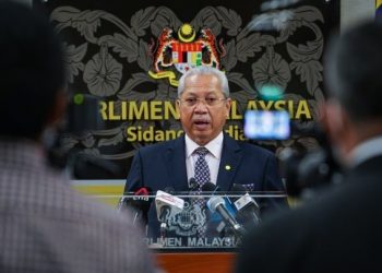 ANNUAR Musa ketika sidang akhbar di bangunan Parlimen, Kuala Lumpur. - UTUSAN/MUHAMAD IQBAL ROSLI