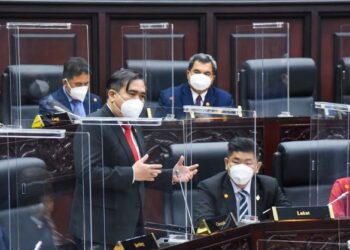 LOKE Siew Fook ketika membahaskan usul menjunjung kasih titah ucapan Yang di-Pertuan Besar Negeri Sembilan pada hari pertama Persidangan Pertama, Penggal Keempat, Sidang DUN Negeri Sembilan Yang Ke-14 di Seremban hari ini.