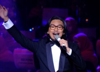 ANUAR ZAIN dijemput sebagai penyanyi undangan semasa konsert amal Flourishes 2023: Seri Puteri Symphonic Winds Royal Concert di Panggung Sari, Istana Budaya, baru-baru ini.