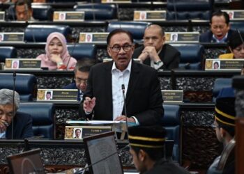 ANWAR Ibrahim ketika Sesi Soal Jawab Perdana Menteri pada Mesyuarat Pertama Penggal Kedua Parlimen ke-15 di Bangunan Parlimen hari ini. - FOTO/JABATAN PENERANGAN MALAYSIA