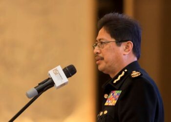 AZAM Baki berucap pada Forum Anti Rasuah Malaysia Kali Ke-3 2022 di Putrajaya. - FOTO/FAISOL MUSTAFA