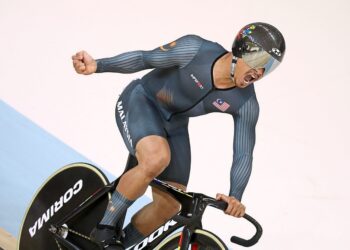 AZIZULHASNI Awang meraih emas pingat emas acara pecut pada edisi ke-125 Austral Wheelrace di Melbourne, Australia, hari ini.