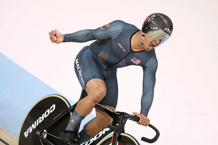 Azizul galas tugas 'Abang Long' - Utusan Malaysia