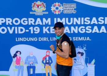 PELUMBA basikal trek kebangsaan, Mohd. Azizulhasni Awang menerima dos kedua vaksin Covid-19 di Axiata Arena, Bukit Jalil.