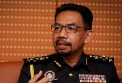 Dua ditahan jual cermin kenderaan disyaki tiruan