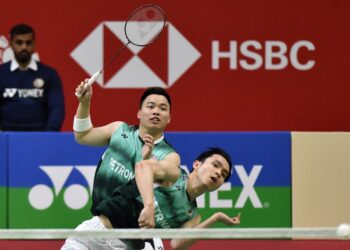 AARON Chia (belakang) dan Soh Wooi Yik.
