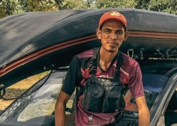 AZWAN Omar atau Abang Viva menggerakkan misi bantuan banjir di Terengganu.