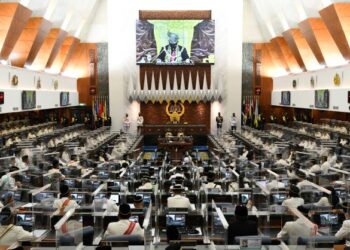 Al-Sultan Abdullah Ri'ayatuddin Al-Mustafa Billah Shah bertitah dalam Istiadat Pembukaan Mesyuarat Penggal Keempat, Parlimen ke-14 di Bangunan Parlimen, Kuala Lumpur, semalam. – IHSAN JABATAN PENERANGAN