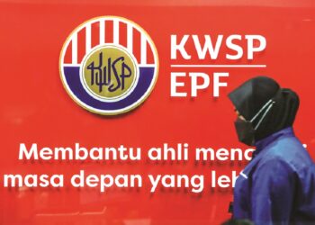 Ada pihak yang sedang menunggu peluang daripada pengeluaran Khas RM10,000 yang mula 
dimasukkan ke akaun bank pemohon bermula Rabu ini.