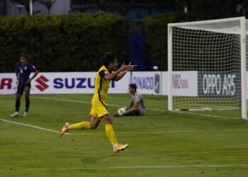 AKHYAR Rashid beraksi cemerlang dalam aksi pembukaan Piala AFF menentang Kemboja.