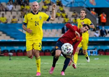 PENYERANG Sepanyol, Alvaro Morata gagal menemui sentuhan penyudah walaupun berdepan beberapa peluang meledak gol ketika menentang Sweden. – AFP