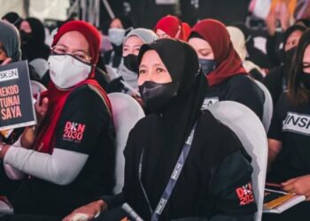 SEBAHAGIAN peserta yang mengikuti Program Urus Tunai anjuran Insken.